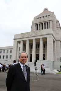 国会議事堂前の羽生田たかしの写真