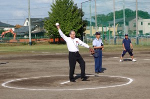 ソフトボール大会始球式