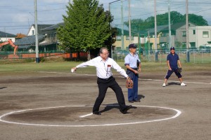 ソフトボール大会始球式